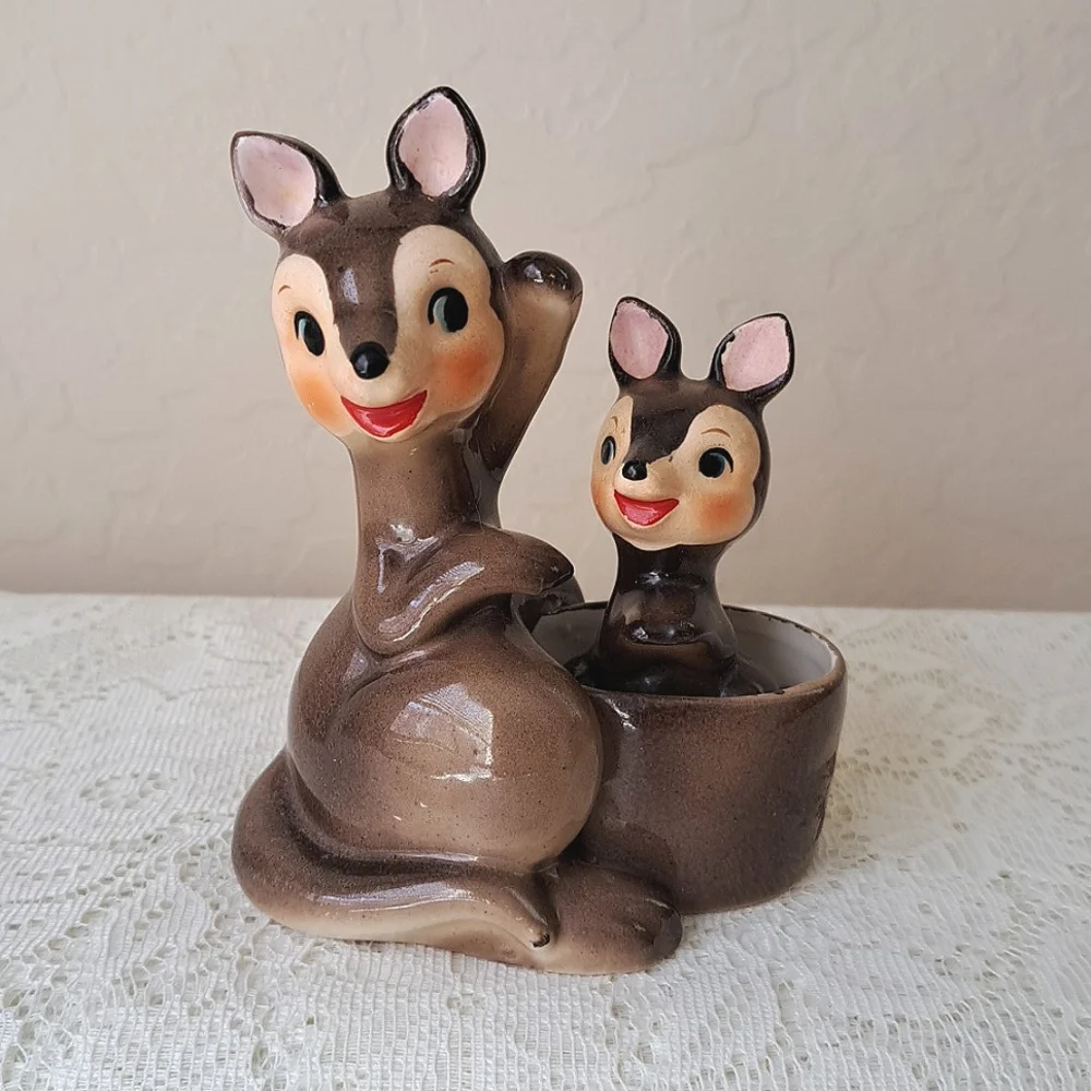 Vtg Napco 3N3456 Japan Ceramic Kangaroo Mama and Joey S & P Shakers Retro Kitsch